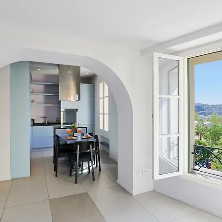 Golden Bay Yourhosthelper Cannes