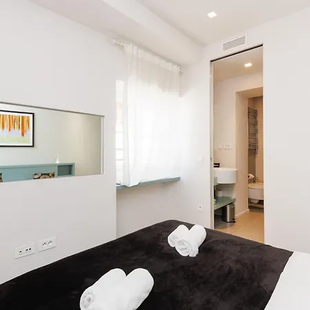 Golden Bay Yourhosthelper Cannes